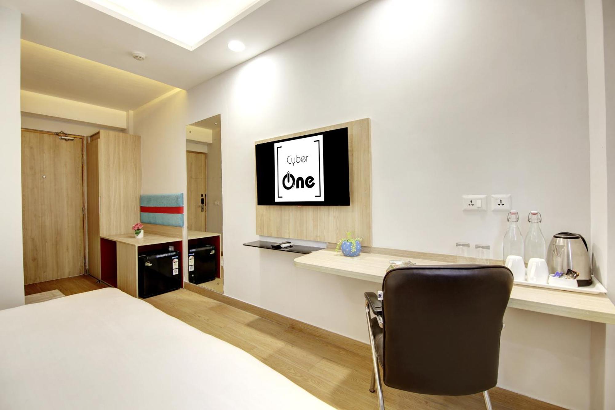 Flxho Cyber One - Hotel And Banquet Cyber City Gurgaon Exterior photo