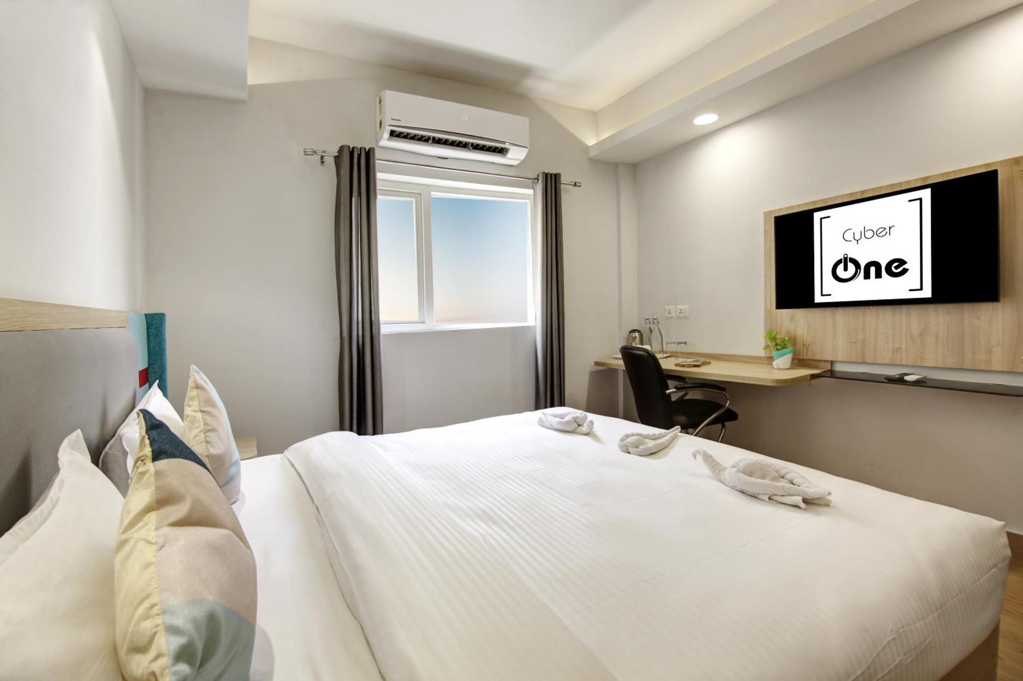 Flxho Cyber One - Hotel And Banquet Cyber City Gurgaon Exterior photo