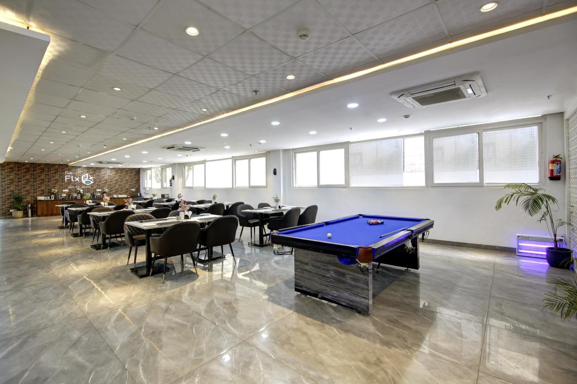 Flxho Cyber One - Hotel And Banquet Cyber City Gurgaon Exterior photo