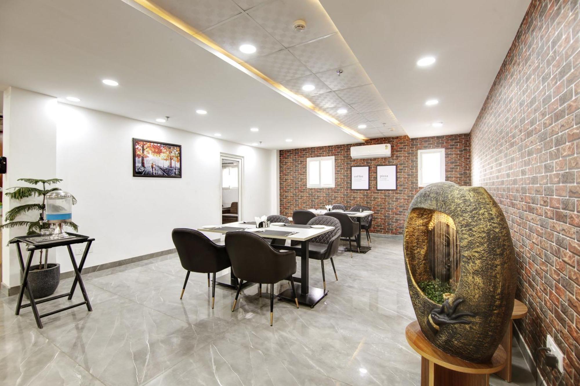 Flxho Cyber One - Hotel And Banquet Cyber City Gurgaon Exterior photo
