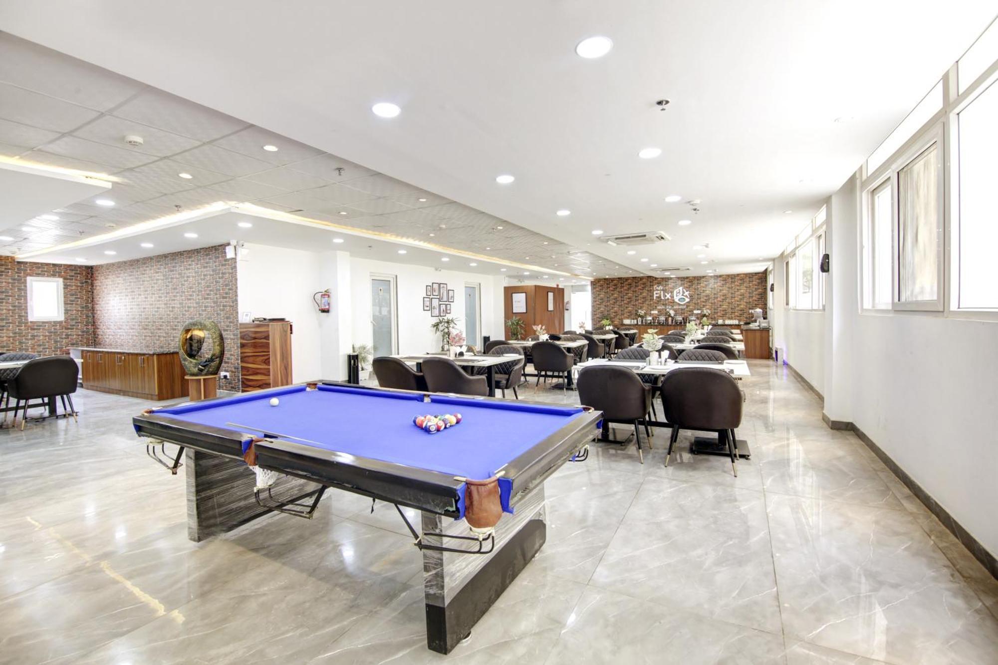 Flxho Cyber One - Hotel And Banquet Cyber City Gurgaon Exterior photo